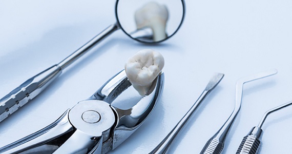 Dentystyczne narzędzia chirurgiczne Aesthetic Dental w Piotrkowie